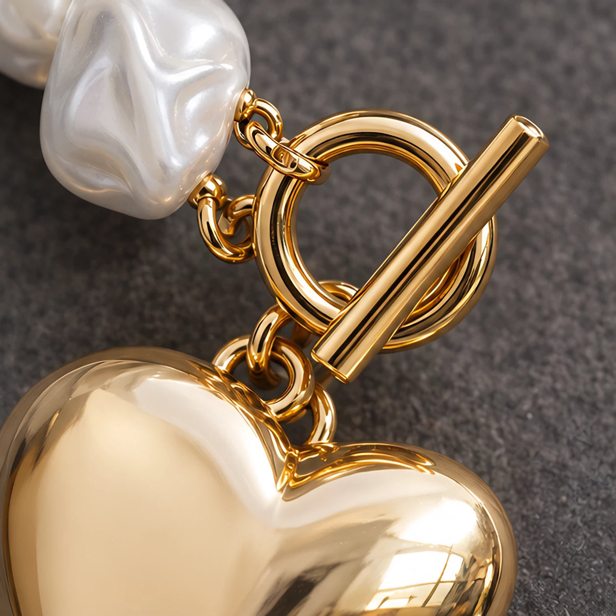 Araminta Women's Baroque-Style Pearl Heart Charm Bracelet - Gold - female - Eric Muller - Image 3
