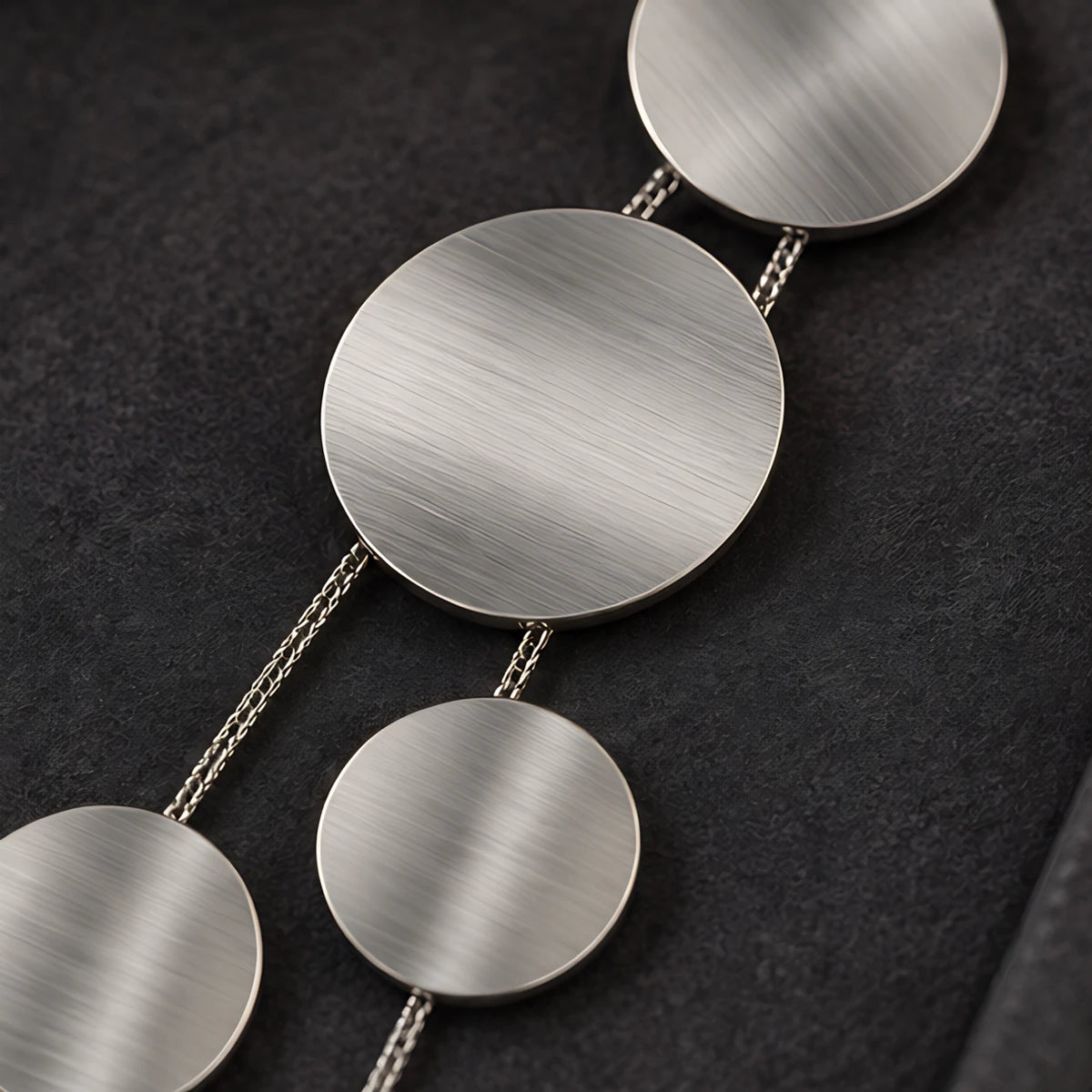 Lumielle Women's Sculptural Polished Disc Lariat Necklace - Silver - female - Eric Muller - Image 3